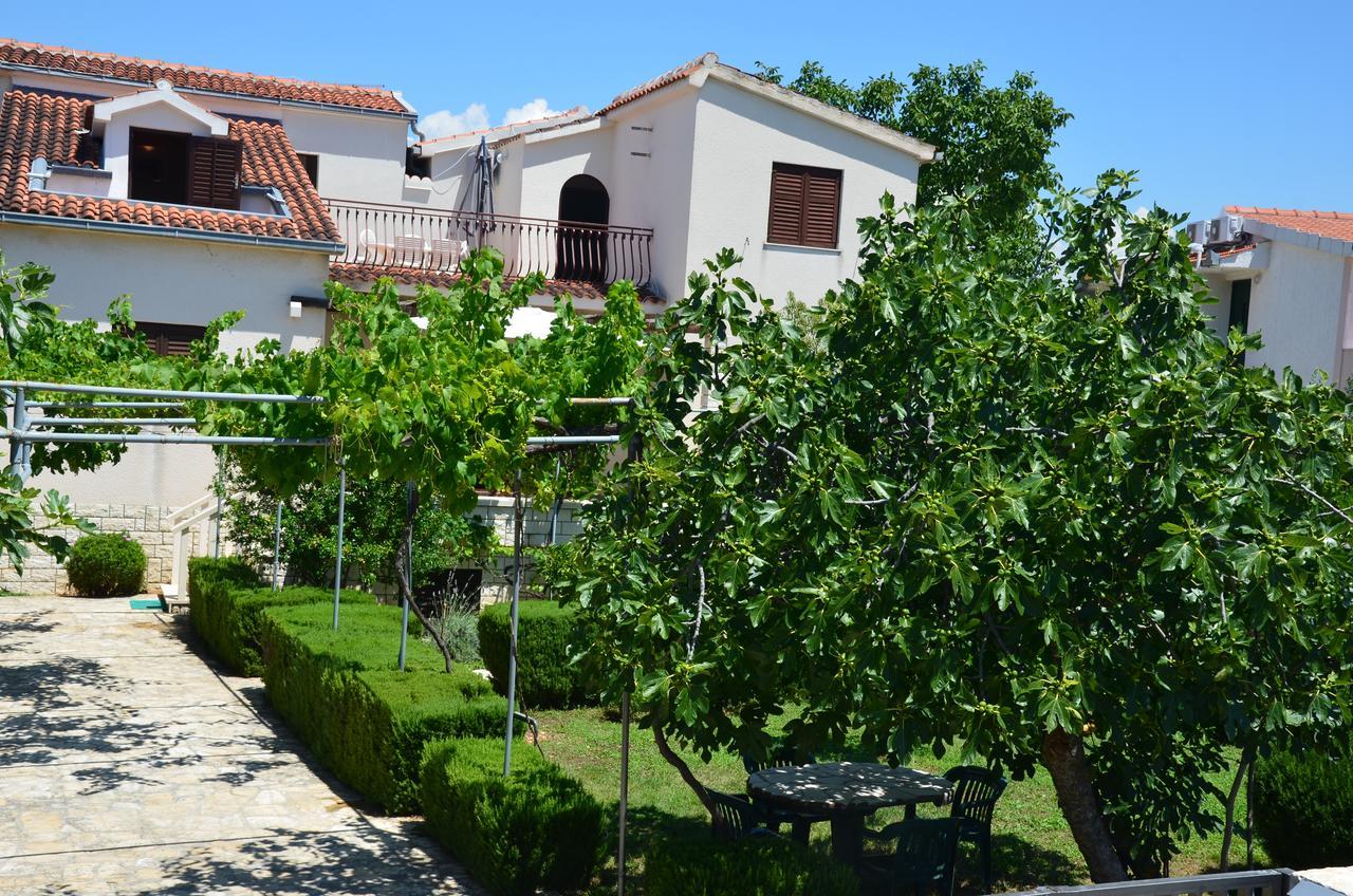 Apartments Dara Rogoznica  Bagian luar foto