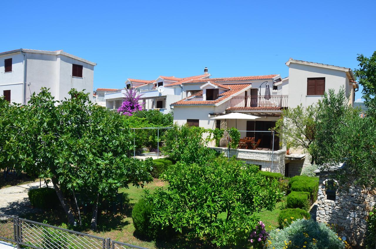 Apartments Dara Rogoznica  Bagian luar foto
